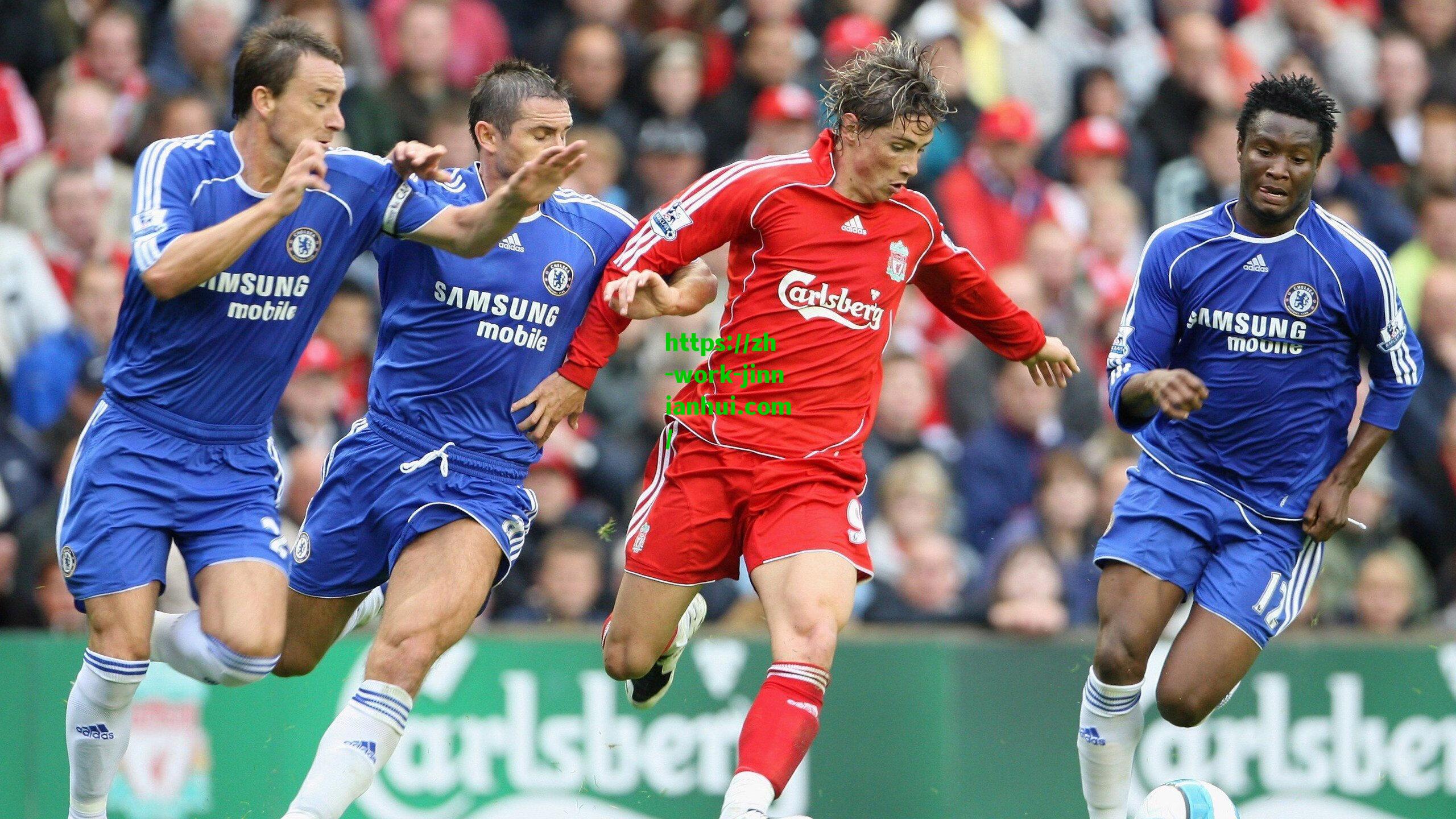 巴黎球迷狂欢夜，埃菲尔铁塔下烟花璀璨，庆祝球队历史性夺冠