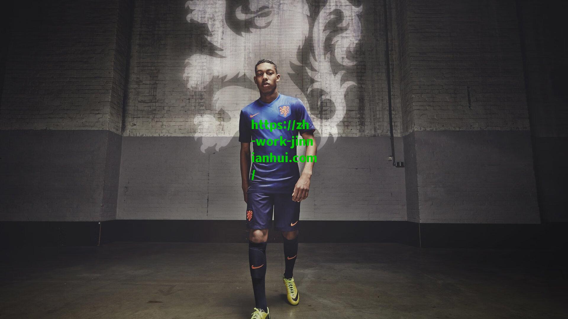 亚马尔社媒温情时刻，晒弟弟照片并称我最喜欢的球员❤引发球迷热议与成长故事回顾