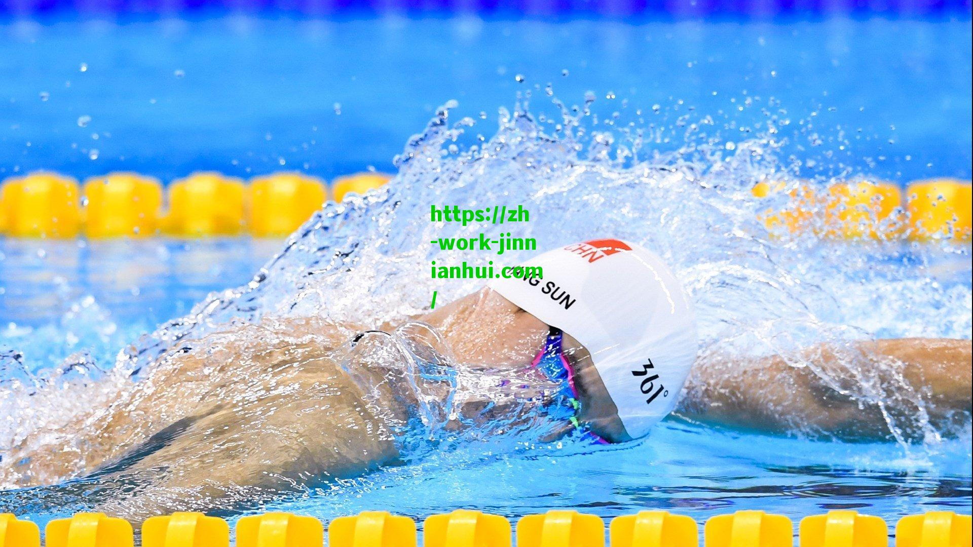 梅罗进球对决迎历史性转折,梅西年度24球超越C罗,ESPN数据揭示生涯总进球差距缩小